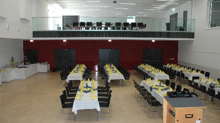 KultOs - Saal mit Blick zur Galerie